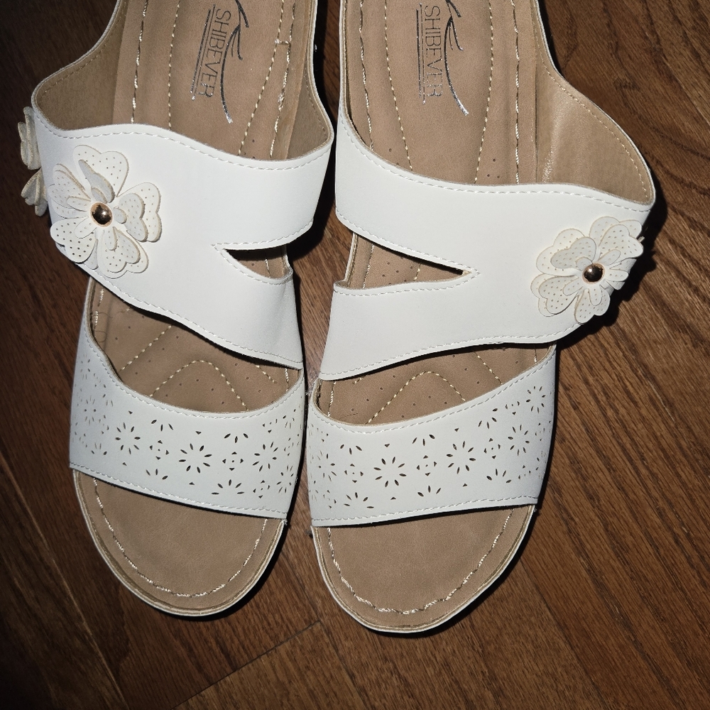 White Floral Women's Sandals